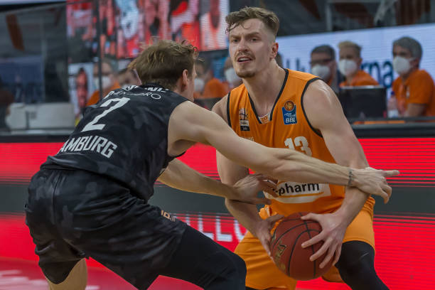 皇萨的正面 皇萨的正面