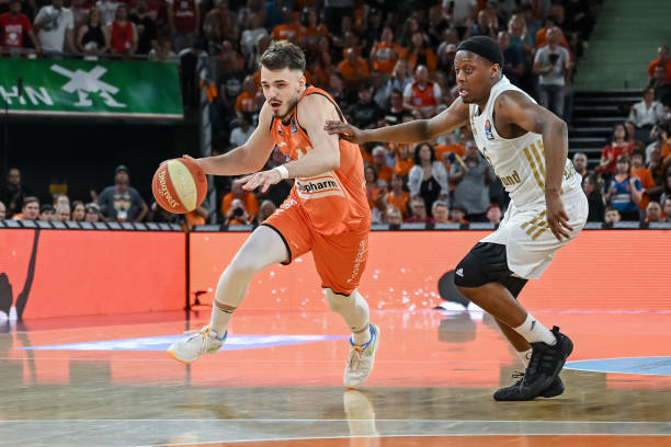 来继续踢出 来继续踢出