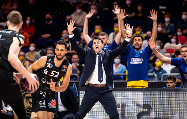 通过灵活应 通过灵活应